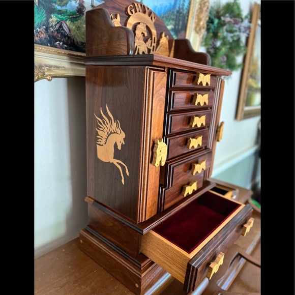 ❤️Rare Vintage Large Solid Oak
Hand Carved Horse
Dream Jewelry Armoire Heirloom - Picture 8 of 11